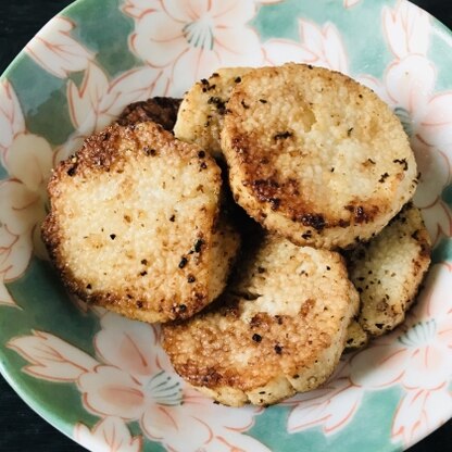 めんつゆで味が決まるので簡単に作ることができて良いですね。
焼いた山芋の食感がよくて美味しかったです。